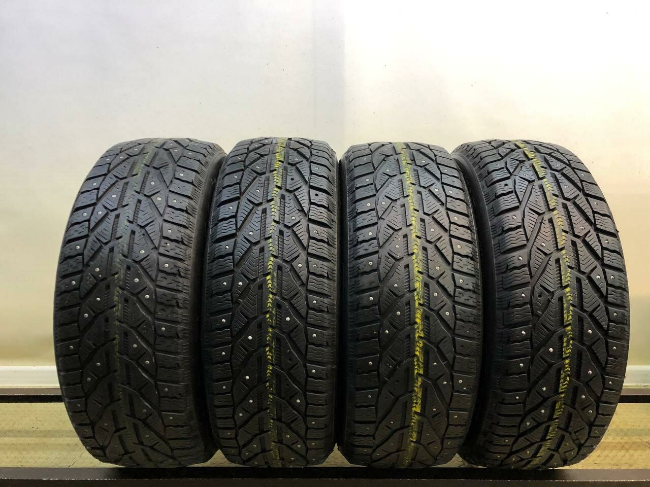 Kormoran SUV Stud 215/60 R17 БУ Шины Зимние