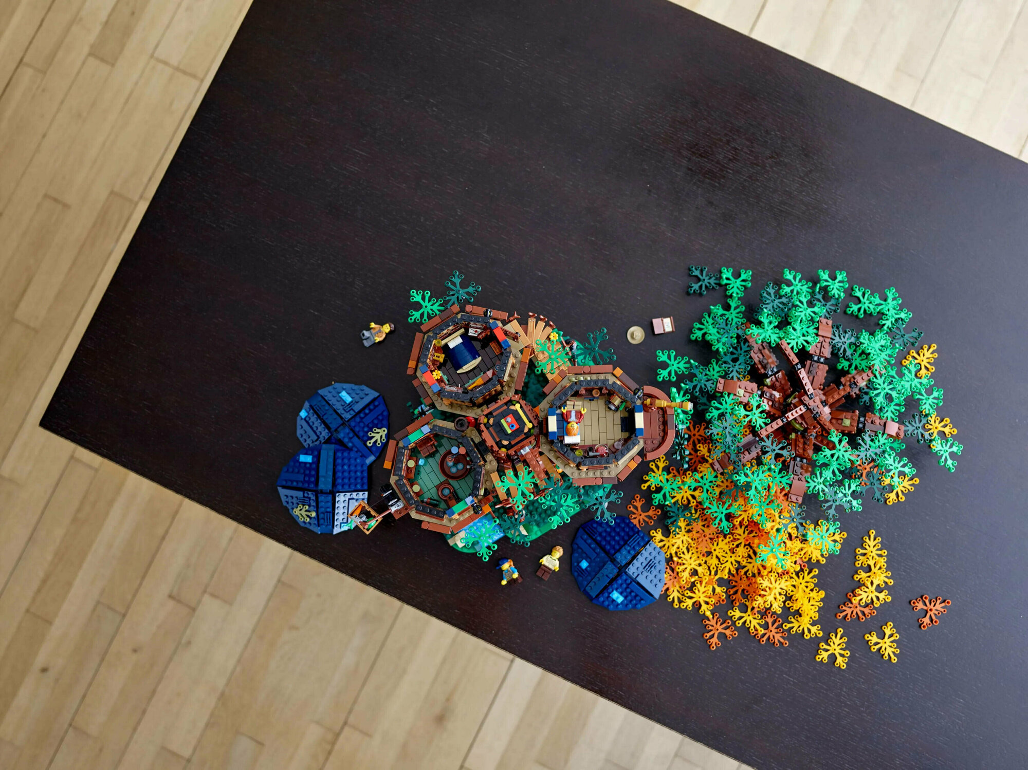 Конструктор LEGO IDEAS "Дом на дереве" 21318 - фото №3