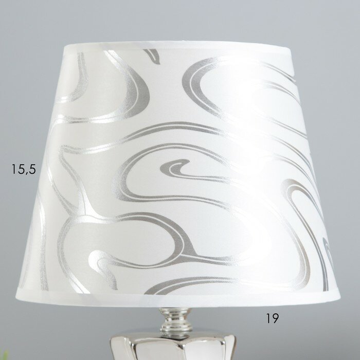 Настольная лампа "Эльга" Е14 40Вт бело-серебристый 20х20х34см 9673022