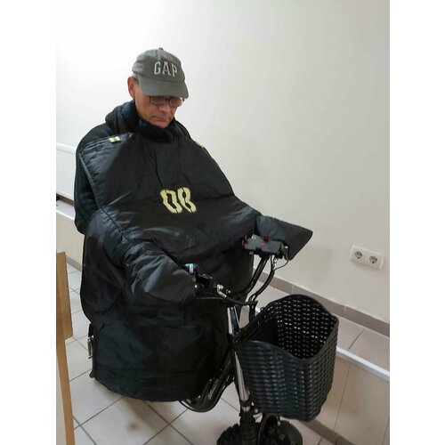 фото Защитный зимний меховой дождевик накидка для курьера велосипедиста на велосипед, электросамокат, электроскутер - чехол zaxboard winter сape 80