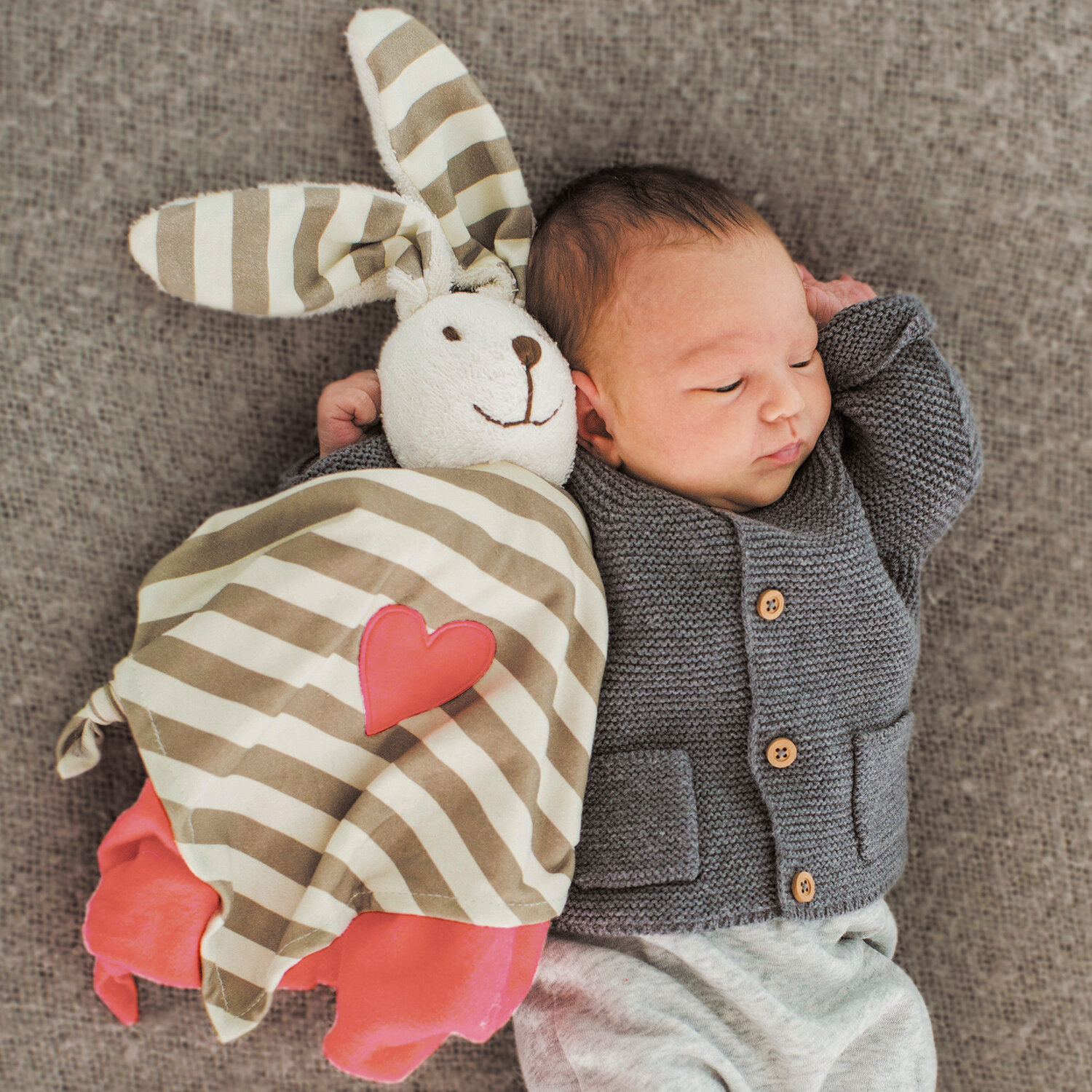 Игрушка-комфортер для новорожденных HAPE "Кролик" розовый E8504_HP