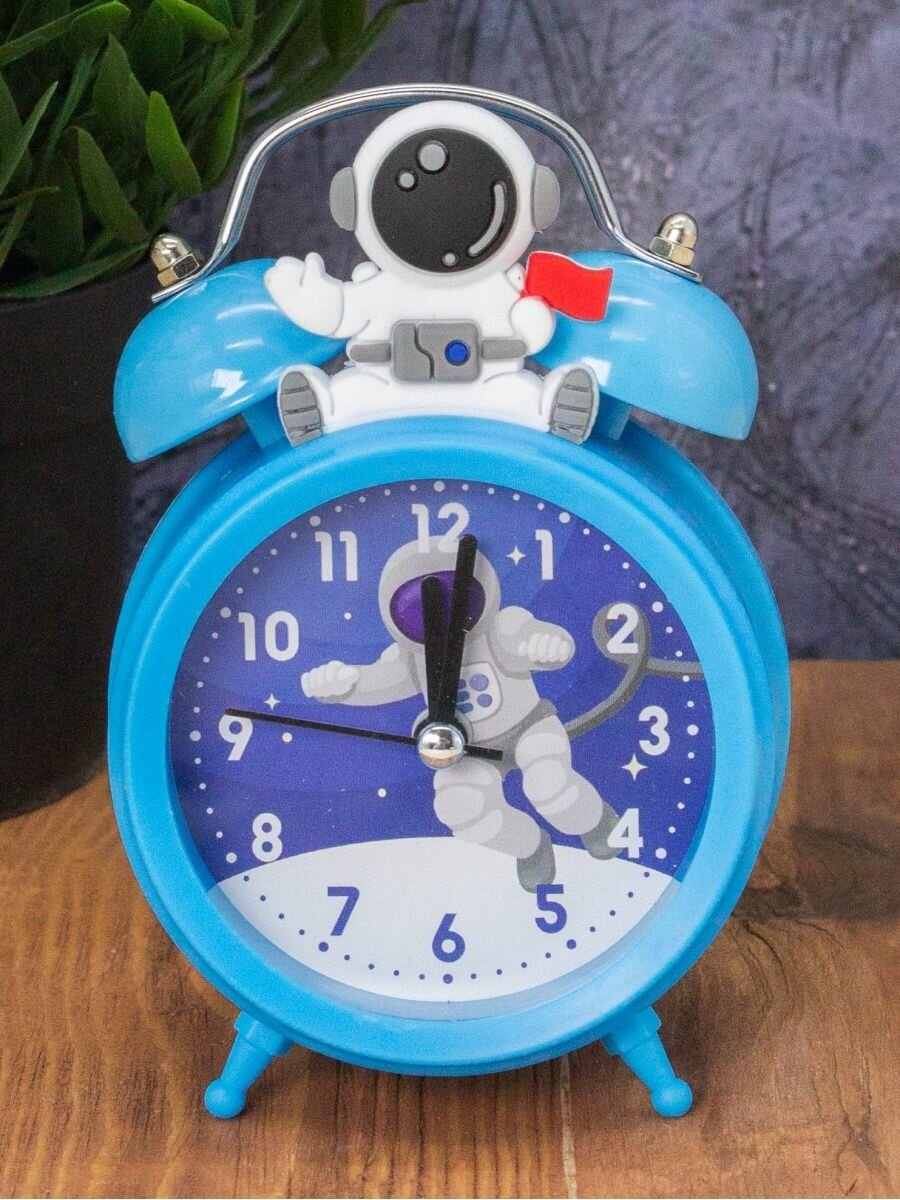 Часы настольные с будильником Astronaut on the moon blue