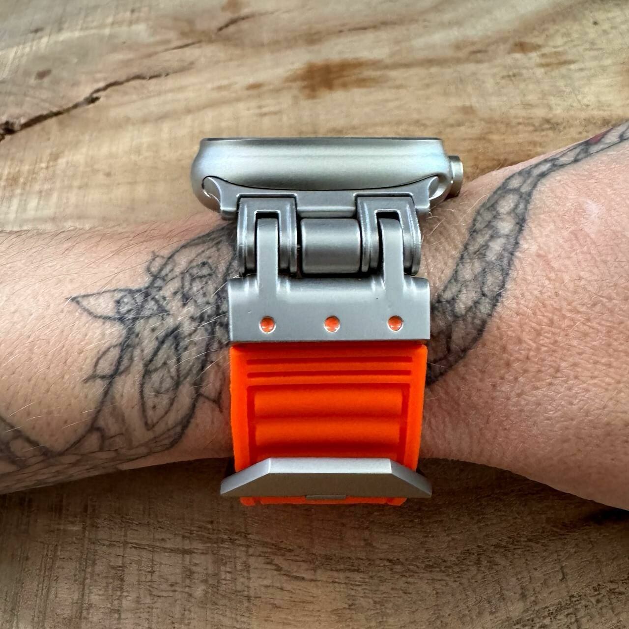 Ремешок силиконовый Spigen / для часов Apple Watch Ultra 42/44/45/49mm / Оранжевый — фото 1