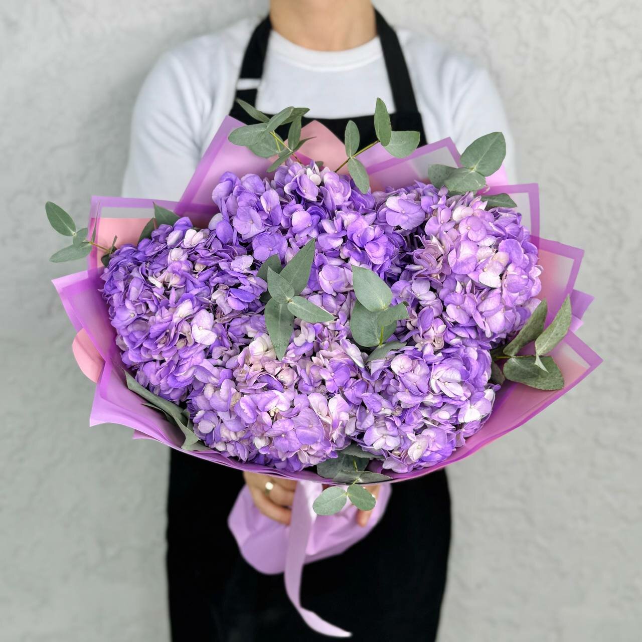 Монобукет Rybe Flowers гортензии и эвкалипт 5 цветков высота 50 см