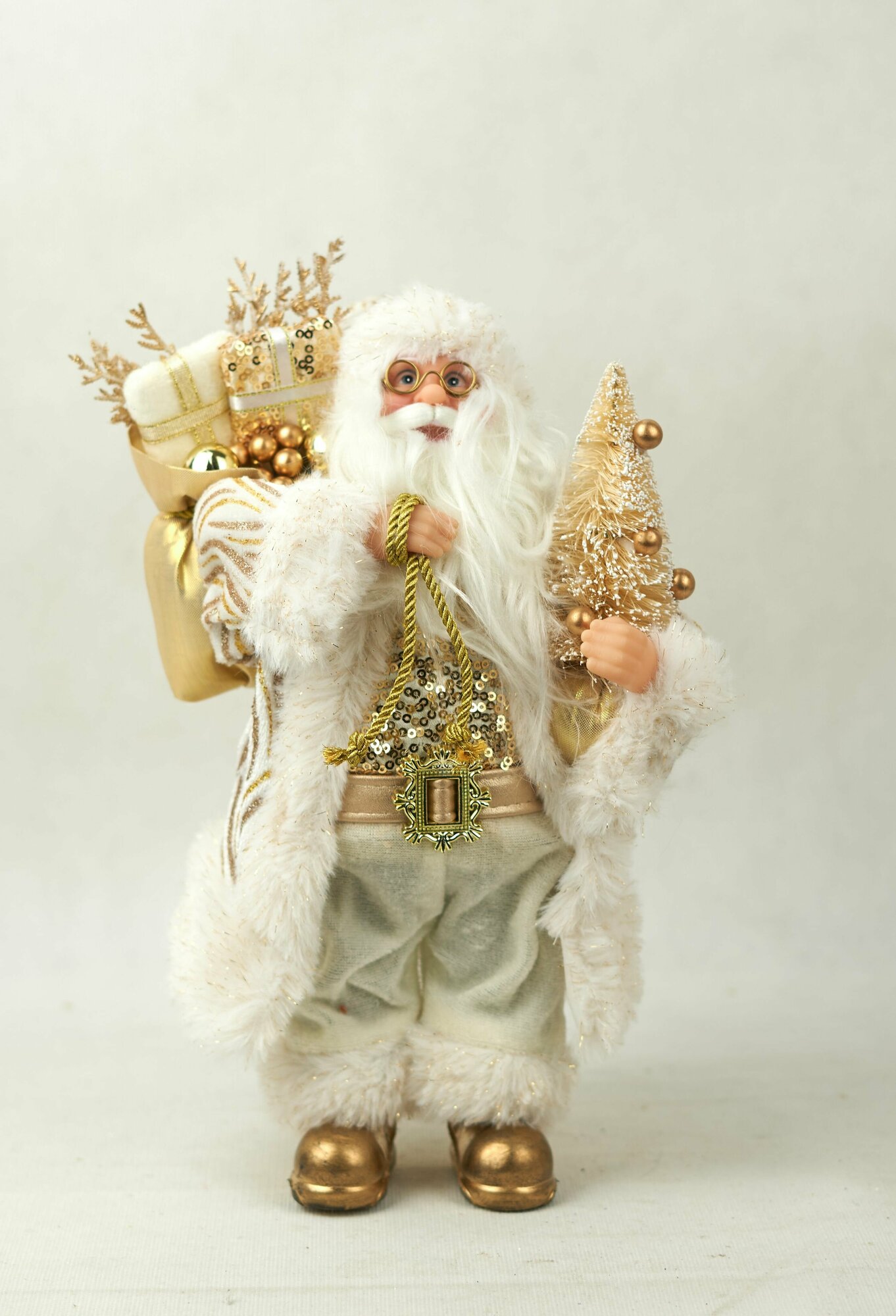 Фигурка декоративная Дед Мороз Зимний чародей цвет. светлое золото 30 см