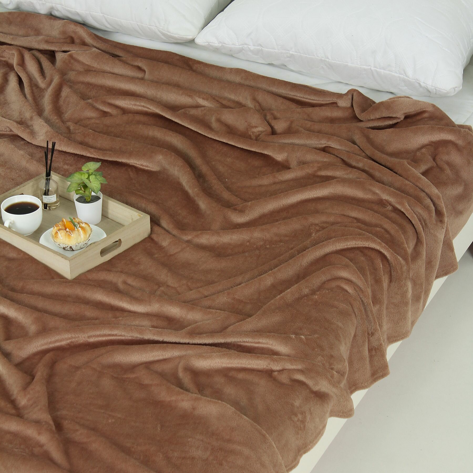 Плед 150х200 на диван однотонный коричневый - фотография № 3