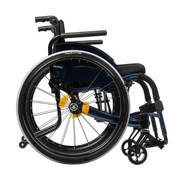 Кресло-коляска инвалидная для активной эксплуатации Ortonica Active Life 2000, ширина сиденья 43 см