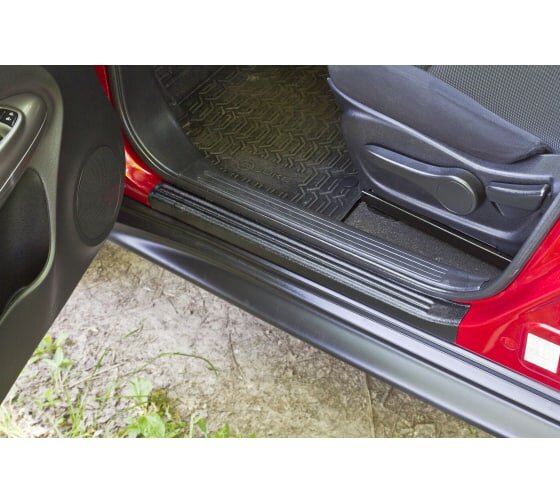 Накладки на внутренние пороги дверей Nissan Juke 2010-2014 (YF15)