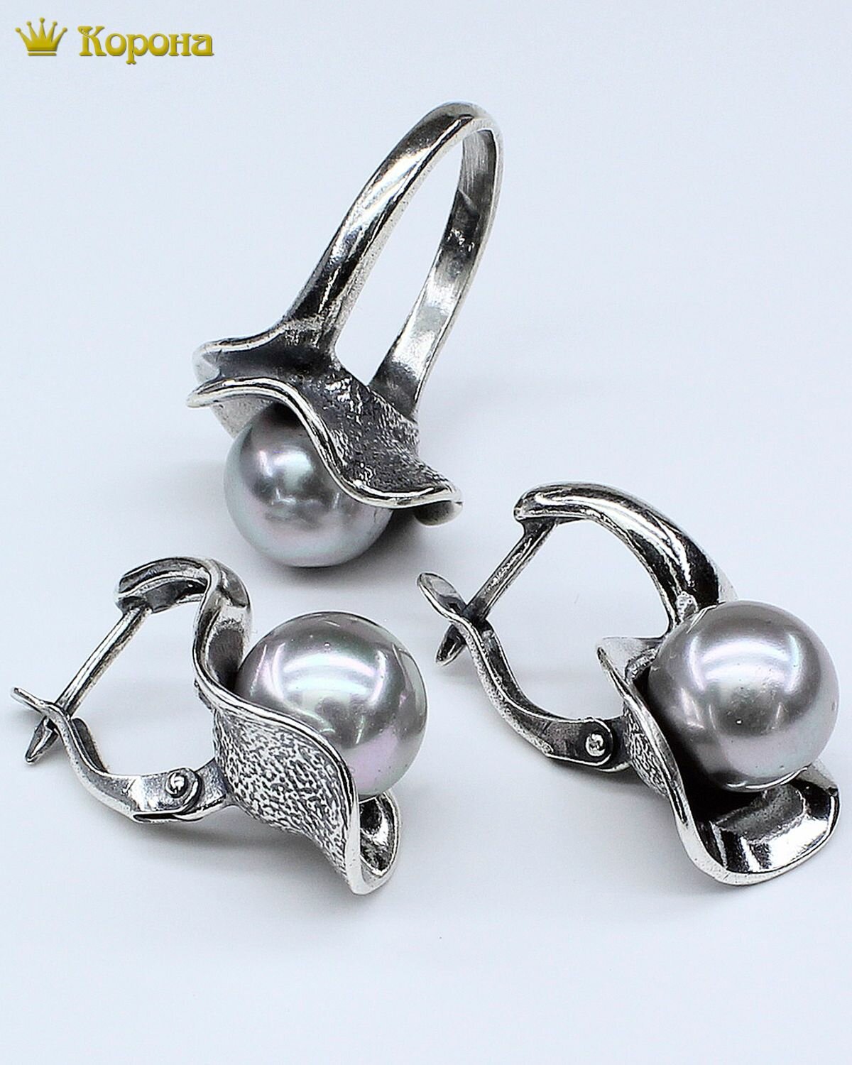 Комплект бижутерии Комплект посеребренных украшений (серьги и кольцо) с майоркой: серьги, кольцо