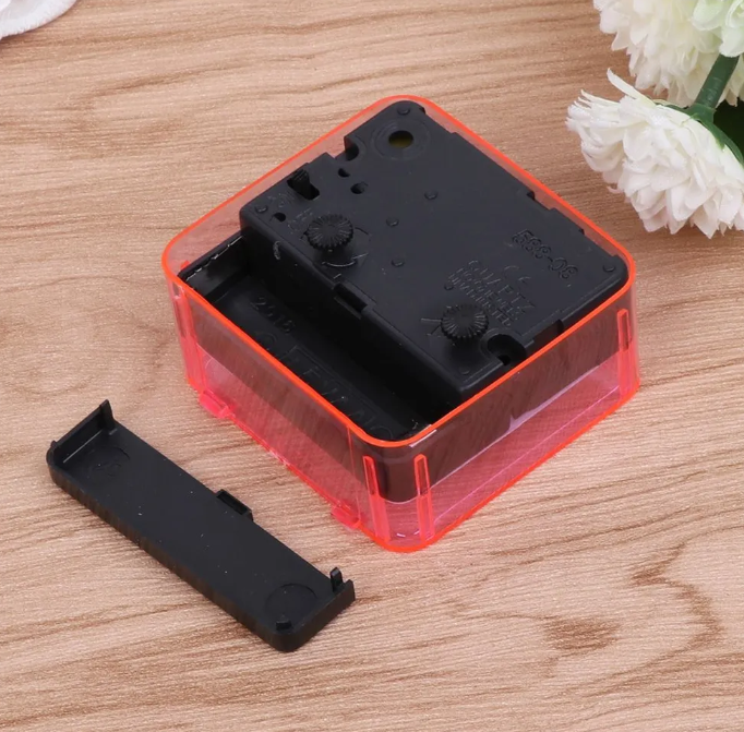 фото Бесшумные электронные часы с будильником