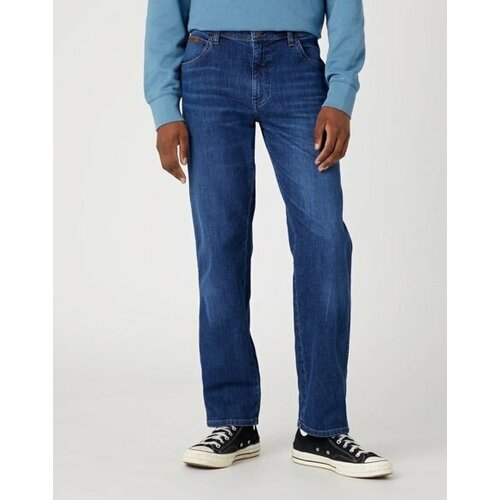 Джинсы классические Wrangler, размер 34/34, синий джинсы классические wrangler размер w 34 черный