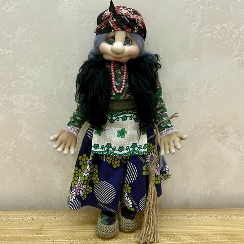 Бабка Домовиха кукла оберег ручной работы с метлой 50 см 8500₽