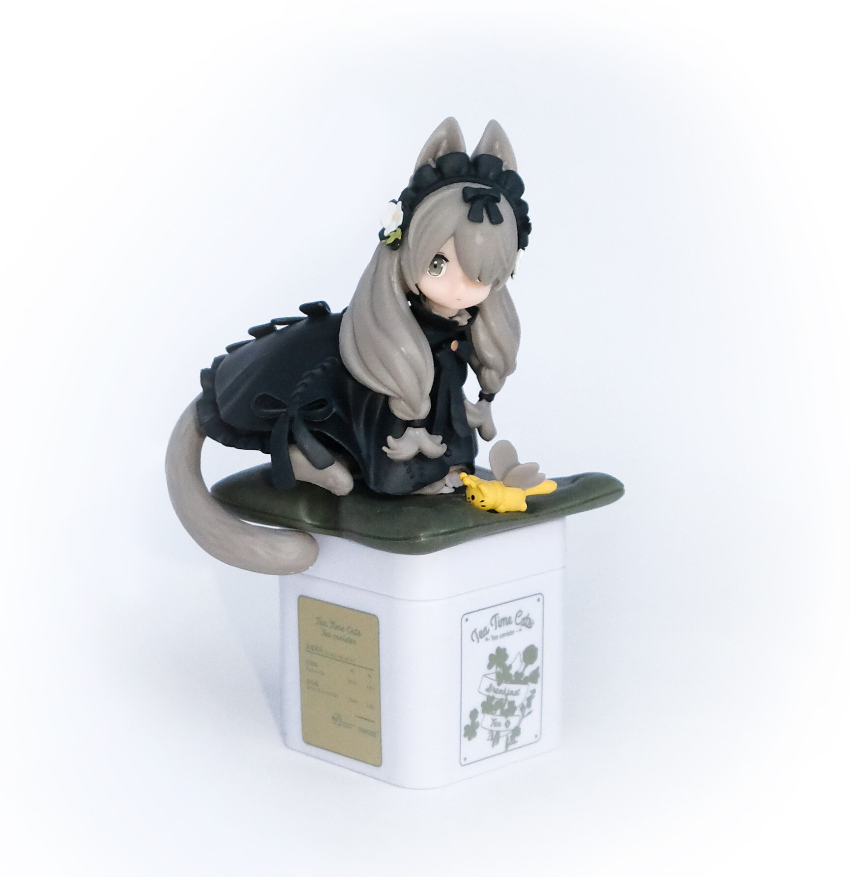 Фигурка Чайная кошечка (кошка) Tea Party Cat из аниме "Kageboshi Tabby" с пчелкой. 17 см
