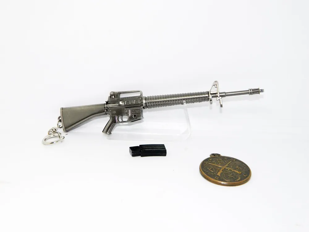 Сборная миниатюрная модель автоматической винтовки Colt M16