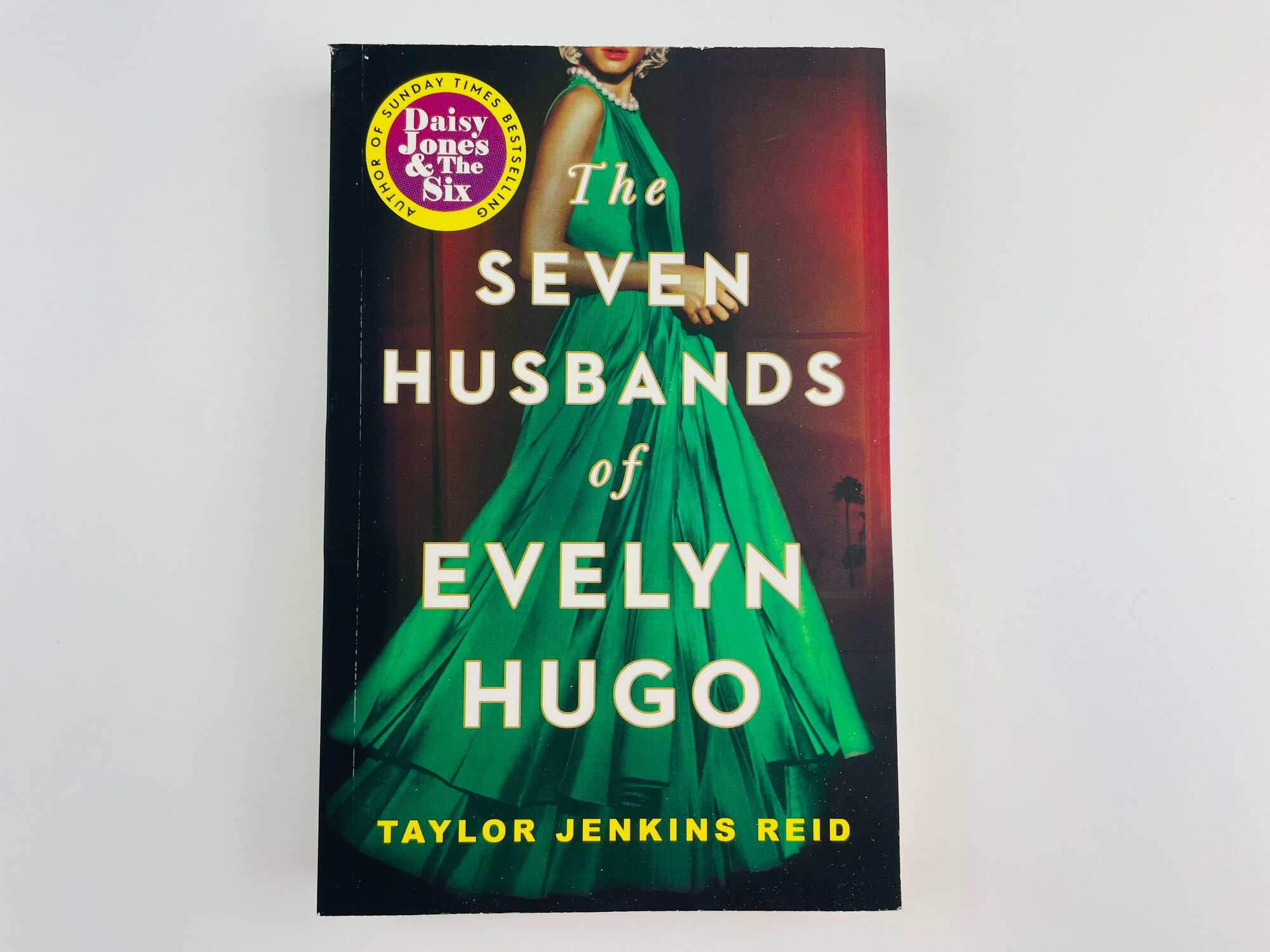 Книга Seven Husbands of Evelyn Hugo - фото №2