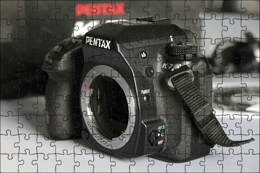 Магнитный пазл "Пентакс, цифровой фотоаппарат, цифровая зеркальная фотокамера" на холодильник 27 x 18 см.