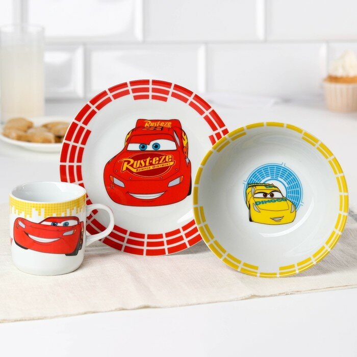 Набор детской посуды Disney "Lighthing McQueen", тарелка d 16,5 см, миска d 14 см, кружка 200 мл, коврик, в подарочной упаковке, Тачки