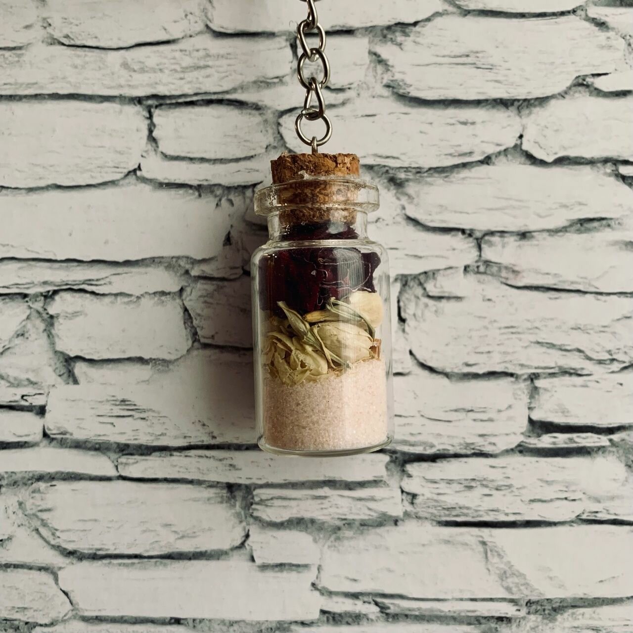 фото Брелок-амулет для привлечения любви "Ведьмина бутылка"