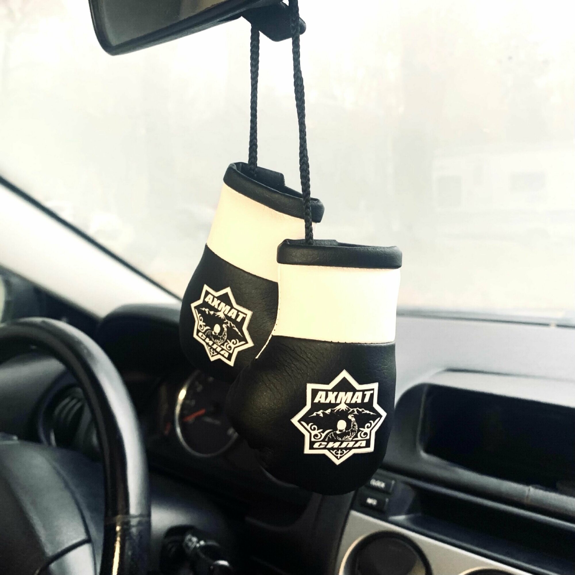 Сувенирные боксерские перчатки "Ахмат сила"/Брелок перчатки/Подвеска на зеркало автомобиля