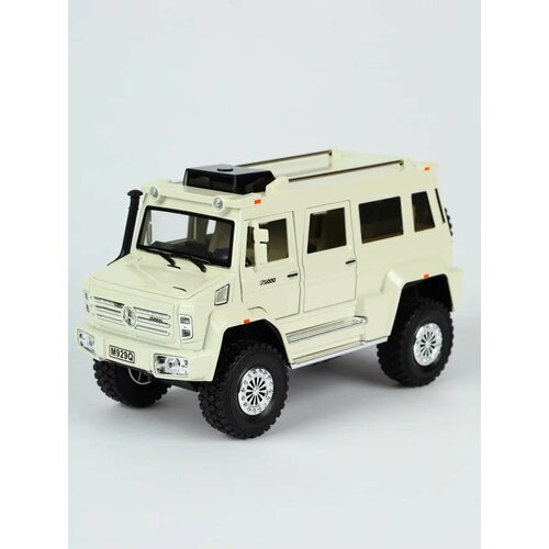 Металлическая инерционная машинка Merсedes-benz Unimog/ Мерседес / 20 см/ 1:24/ свет, звук, бежевый металлическая инерционная машинка merсedes benz unimog мерседес 20 см 1 24 свет звук бежевый