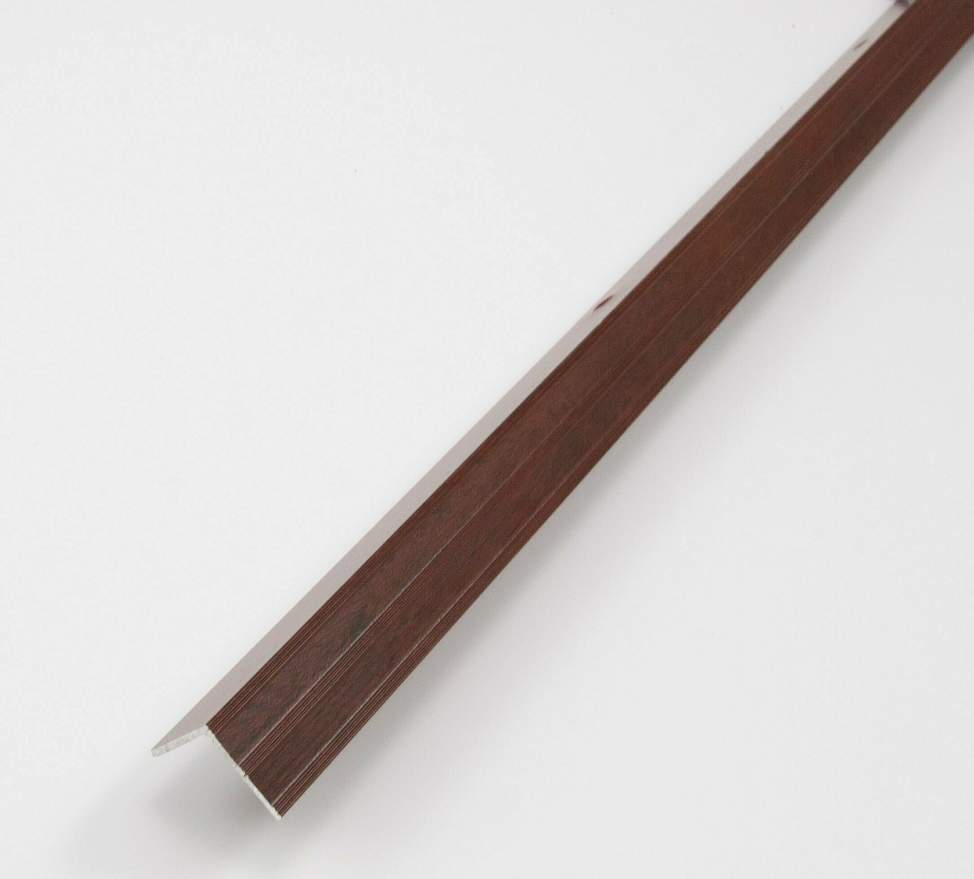 Порог уголовой 20х20мм алюминиевый Красное дерево 10м