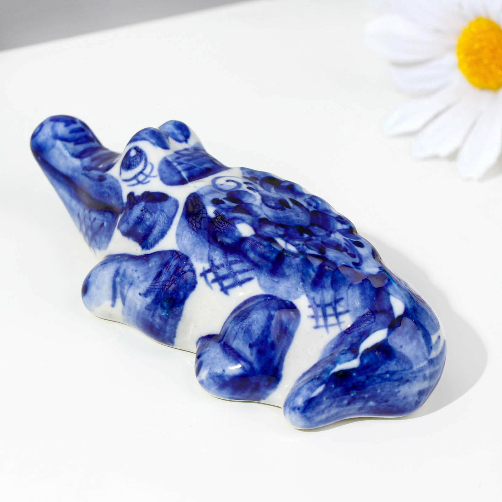 фото Сувенир «Крокодил», лежит, средний, 3 см, гжель 692761