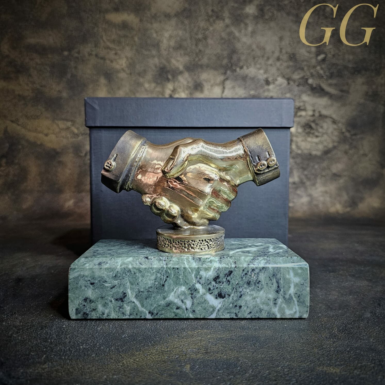 Статуэтка "Рукопожатие" среднее. Бронза, змеевик