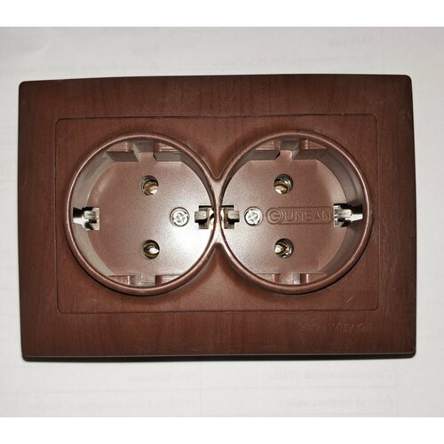 Розетка Gunsan 2-м с з\к орех в сборе Visage Amazon VS 28 20 150, Турция