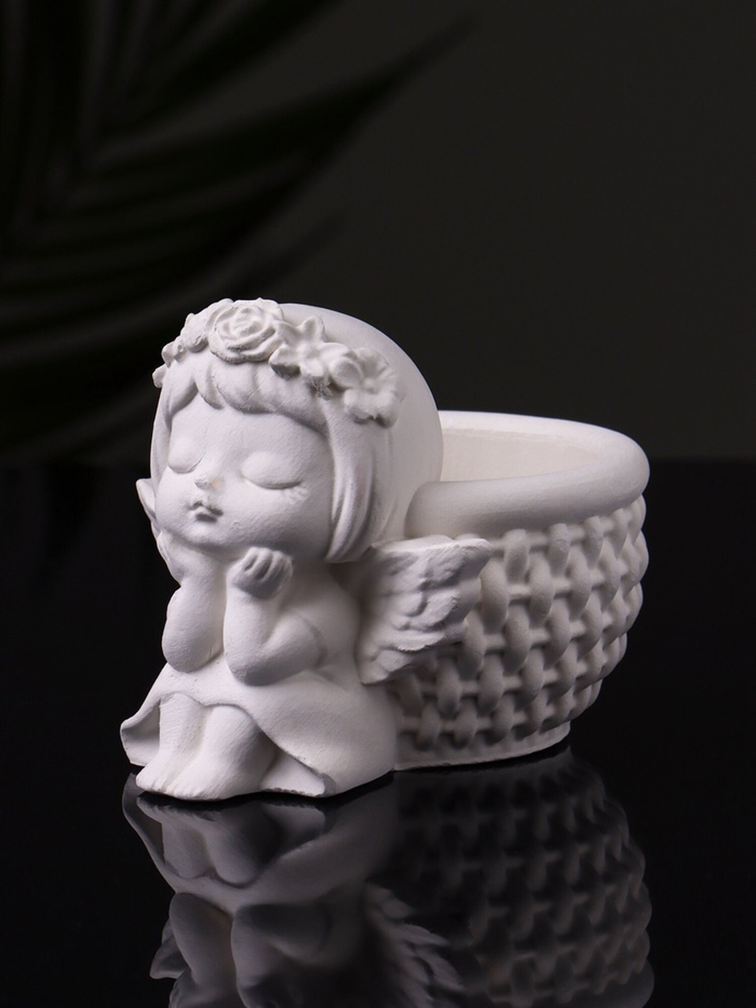 Подсвечник Хорошие сувениры  Ангел с корзинкой   гипс  настольный  белый