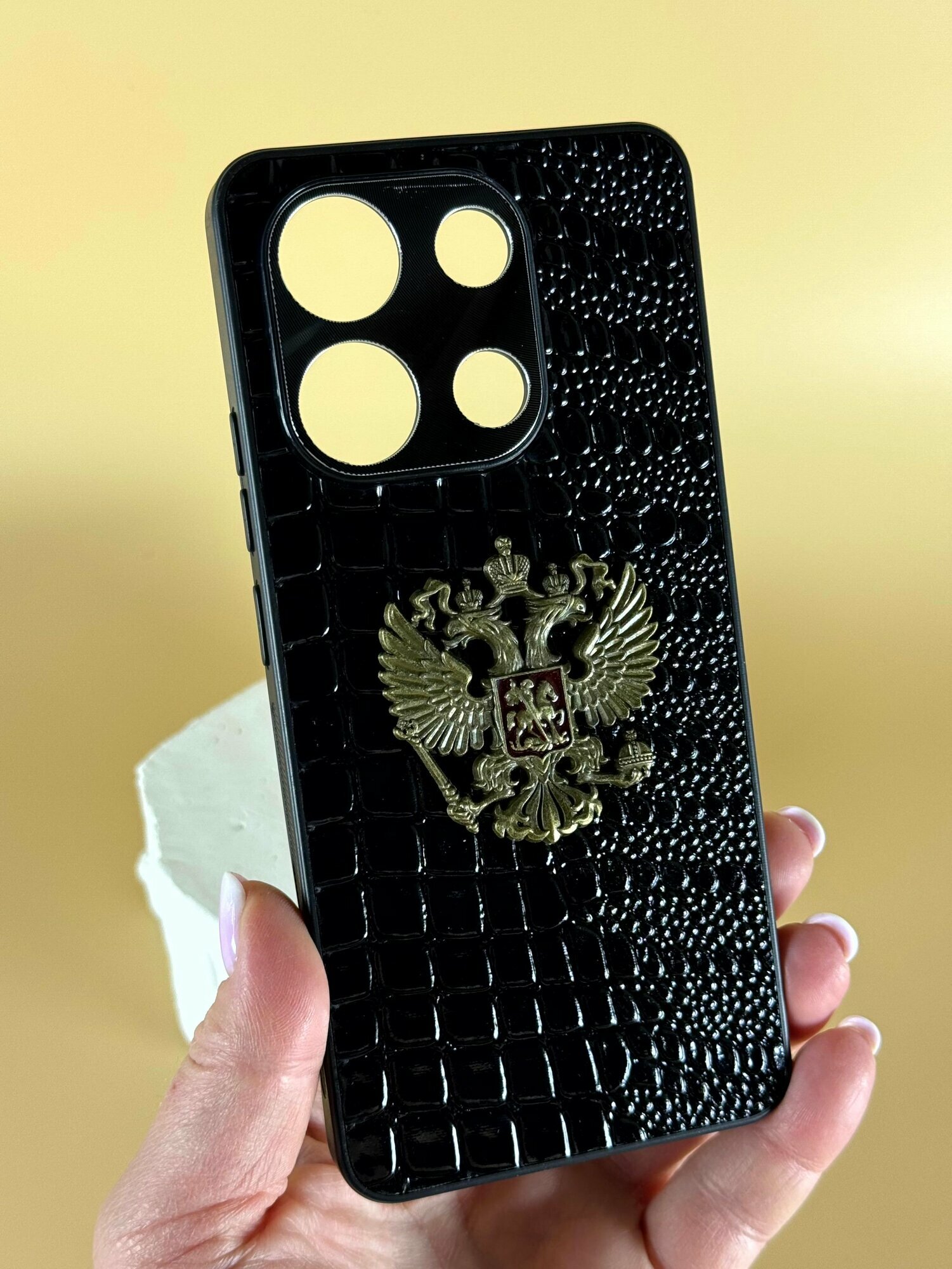 Чехол кожаный на Redmi Note 13 4G / Чехол на Редми Нот 13 с гербом России, черный — фото 1