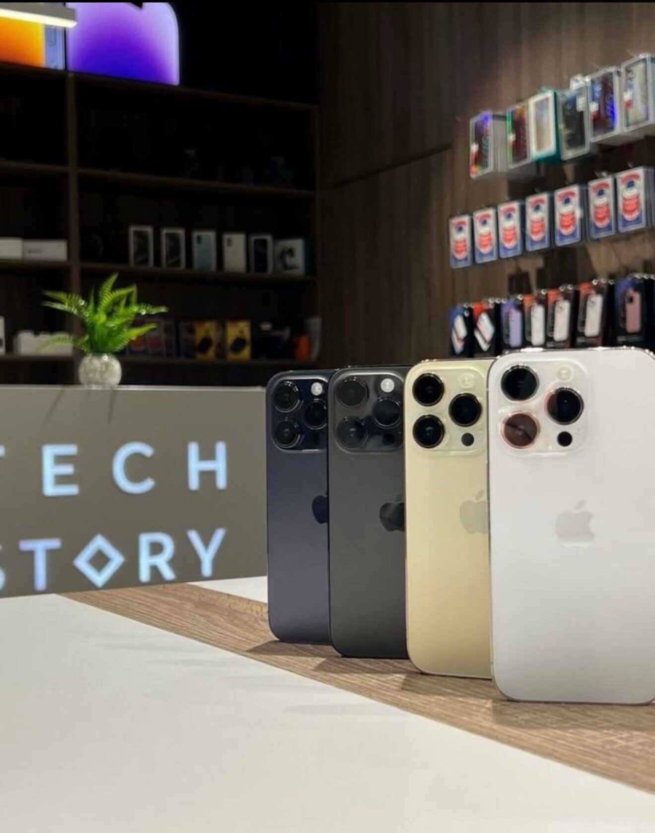 Смартфон Apple iPhone 14 Pro 256 ГБ Dual: nano SIM + eSIM золотой б/у