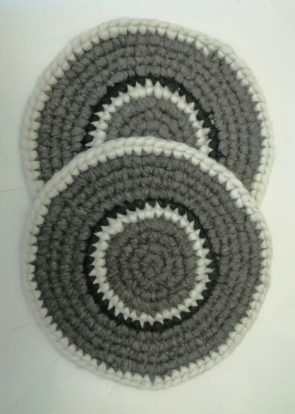 фото Шерстяные сидушки, подушки, сиденье на стул, кресло, автомобиль 40 х 40 см — 2 шт