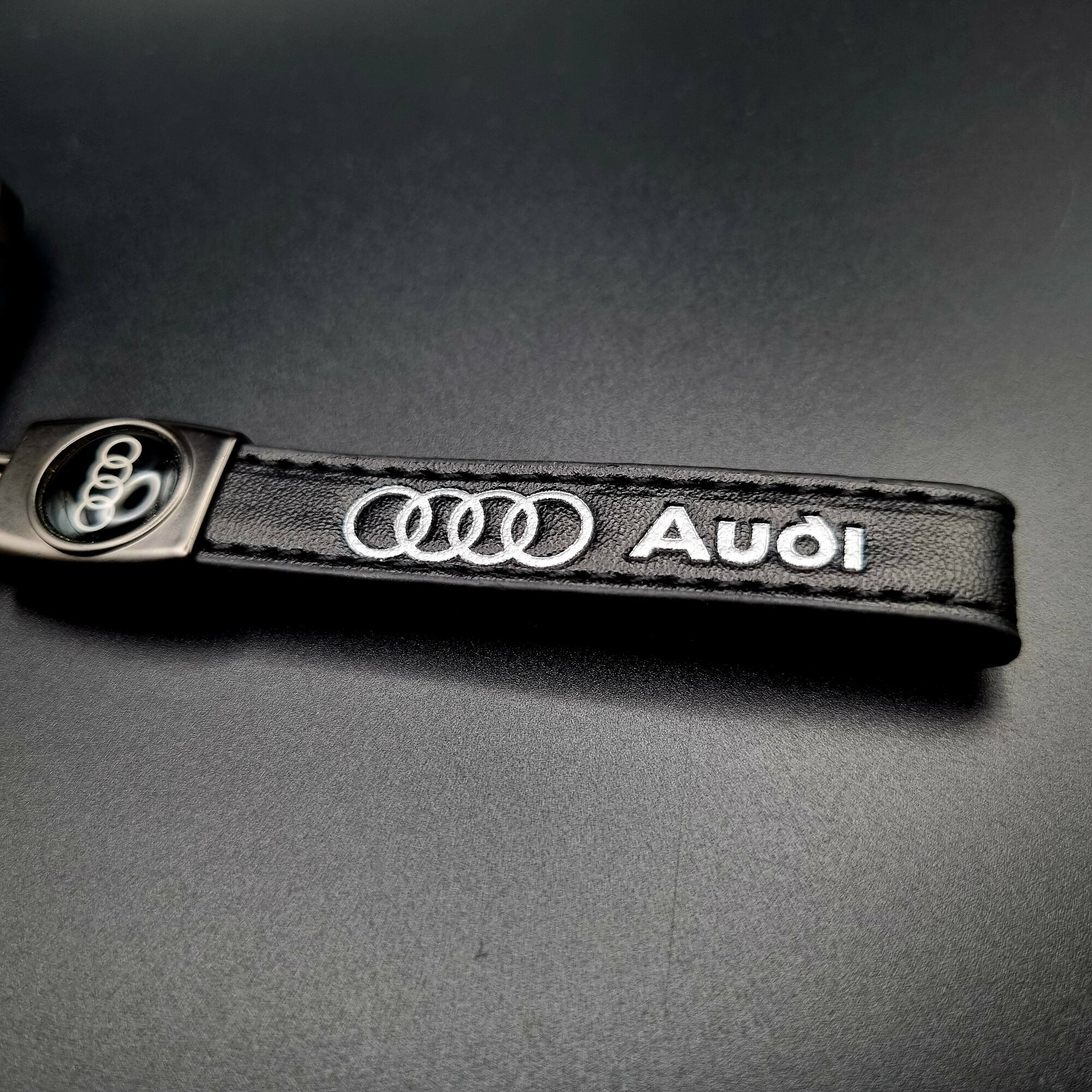 Брелок Брелок Audi черный 
