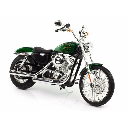 Масштабная модель мотоцикла Maisto 1:18 Harley Davidson 2013 XL 1200V Seventy-Two (31360) green maisto 1 64 транспортировка мышц набор транспортных средств литой под давлением коллекционные хобби модель мотоцикла игрушки