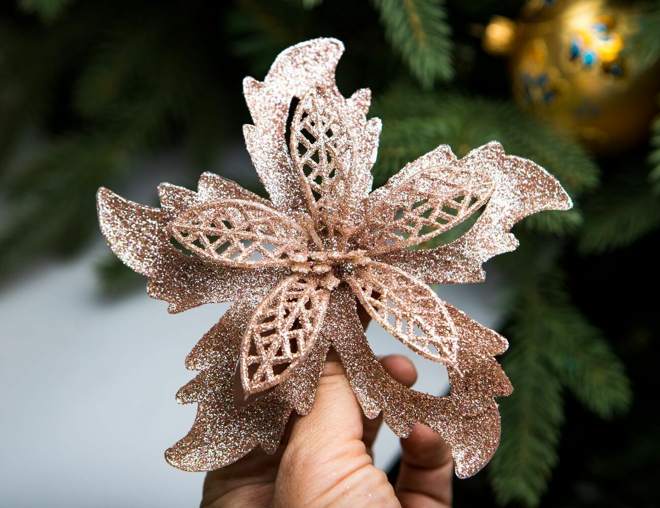 Декоративная Пуансеттия сфарфаллио на клипсе шампань 16 см Koopman International AWR121160-2