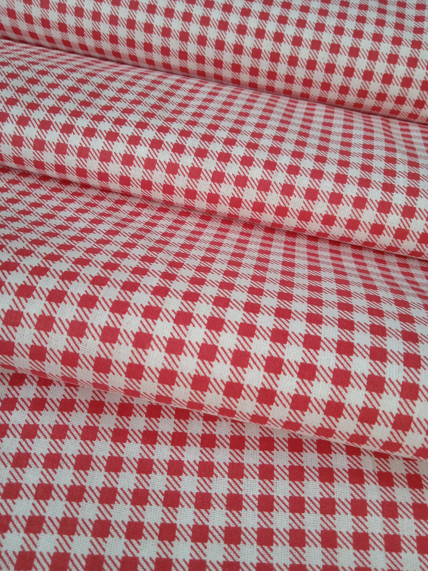 фото Ткань для шитья , рукоделия Ткань на отрез бязь плательная клетка красно-белая, отрез 100*150 см