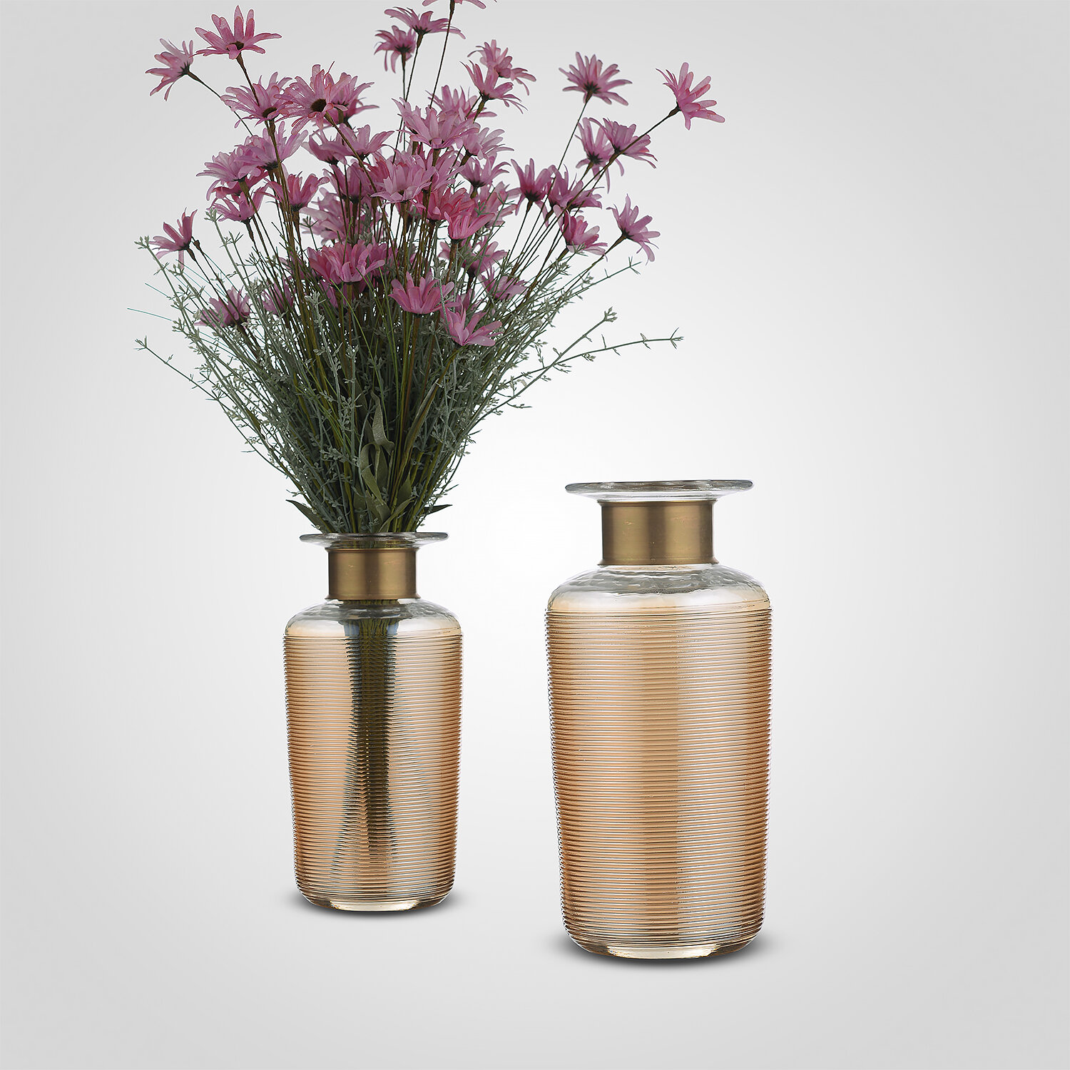 Золотистая Стеклянная Ваза с Металлическим Кольцом 28 см.