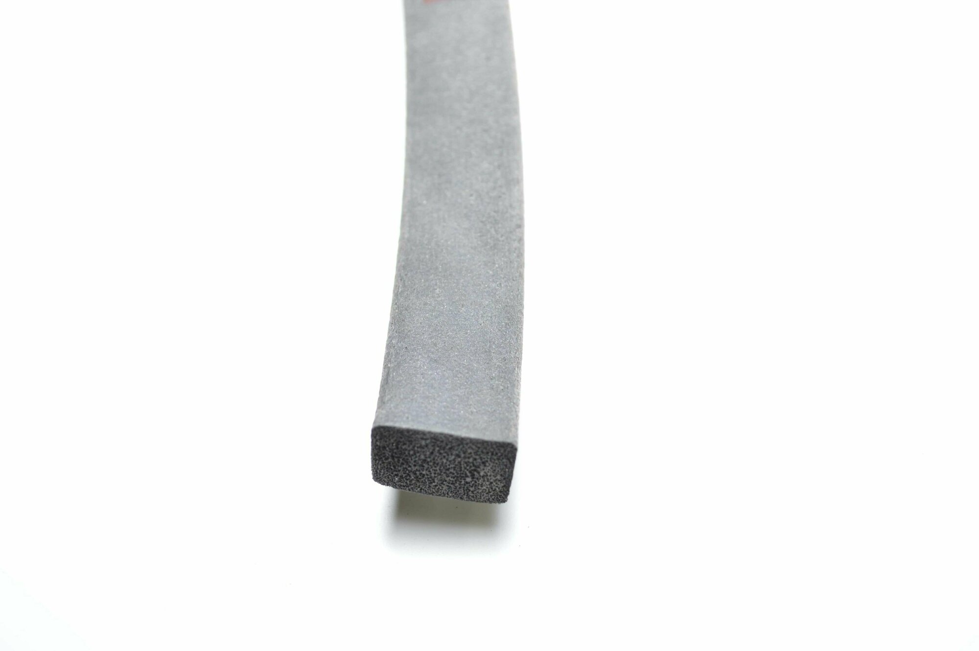 Шнур уплотнительный черный из микропористой резины 4х4 мм 6 метров