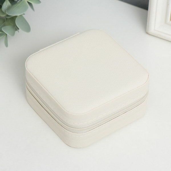 фото Шкатулка кожзам для украшений "Элегия. Квадратная" белый 5х10х10 см