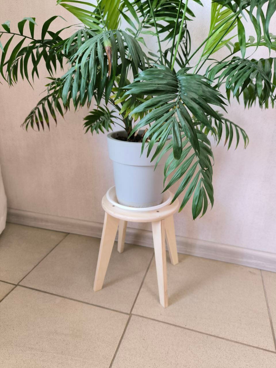 Подставка под цветы напольная дерево 4 ножки в черном цвете