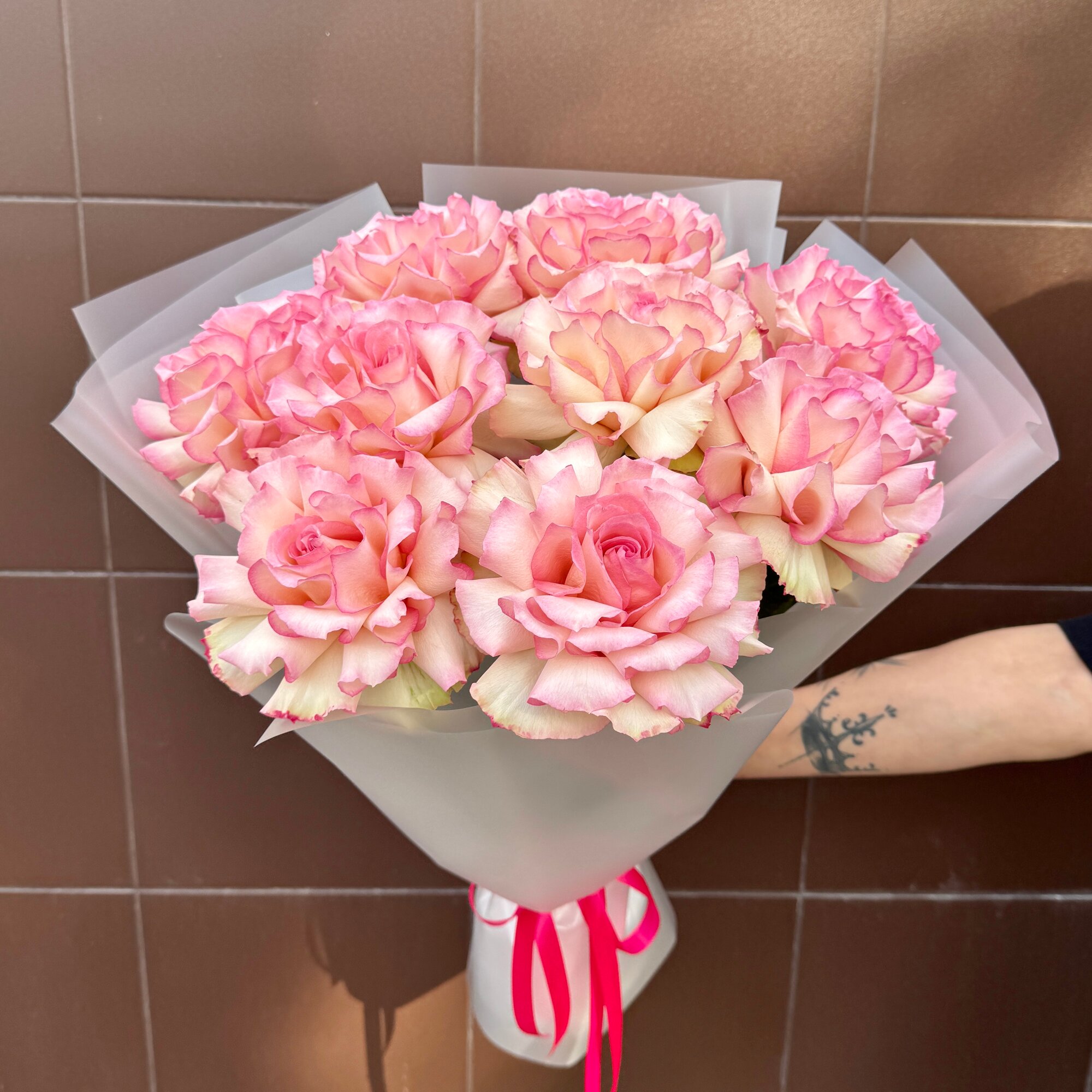 Букет цветов из 9 французских роз / Арт. 725531 / Радуга Букет