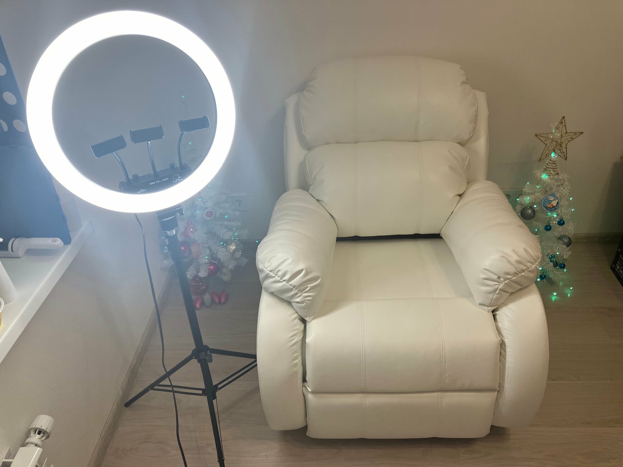 фото Кресло реклайнер для наращивания ресниц, маникюра