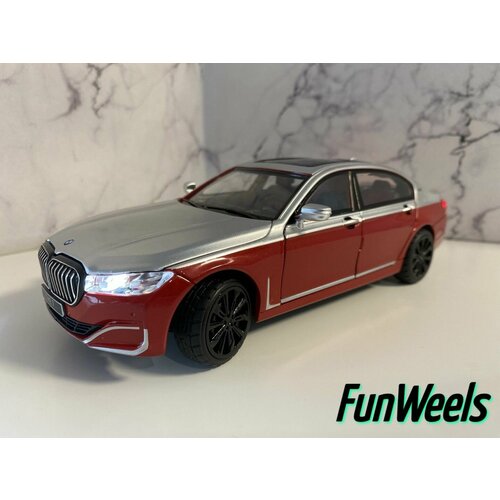 Металлическая инерционная машинка BMW M760Li (БМВ семерка) / масштаб 1:24