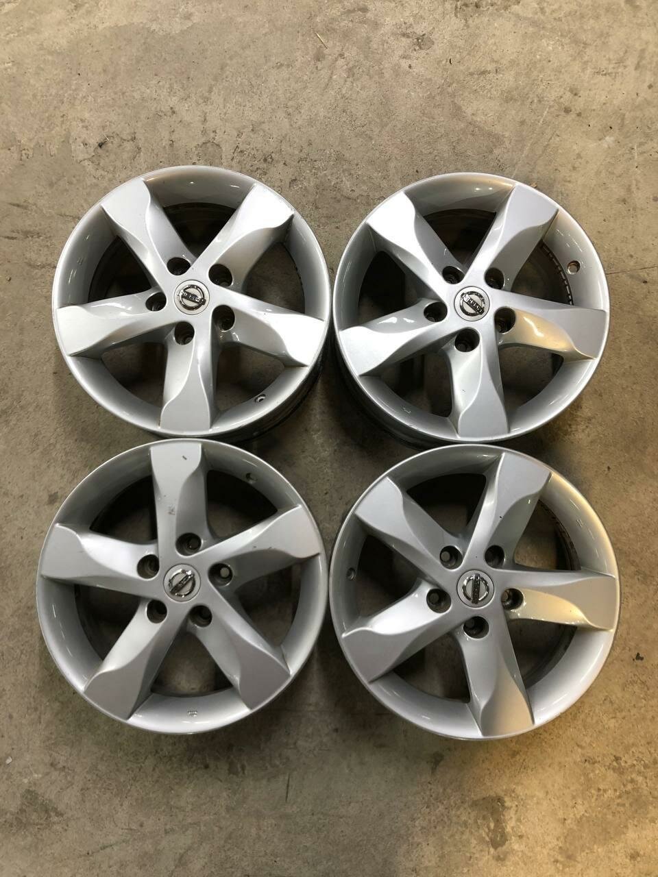 Колесные диски Nissan 6.5xR16/5x114.3 60.1 (оригинал)