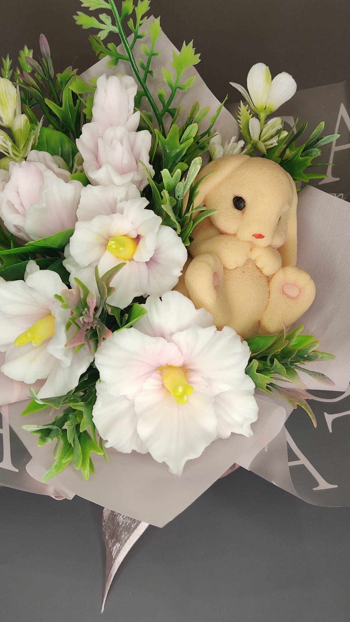 Букет из мыла ручной работы "Зайчик с гладиолусами" /подарок на день рождения/ 8 марта