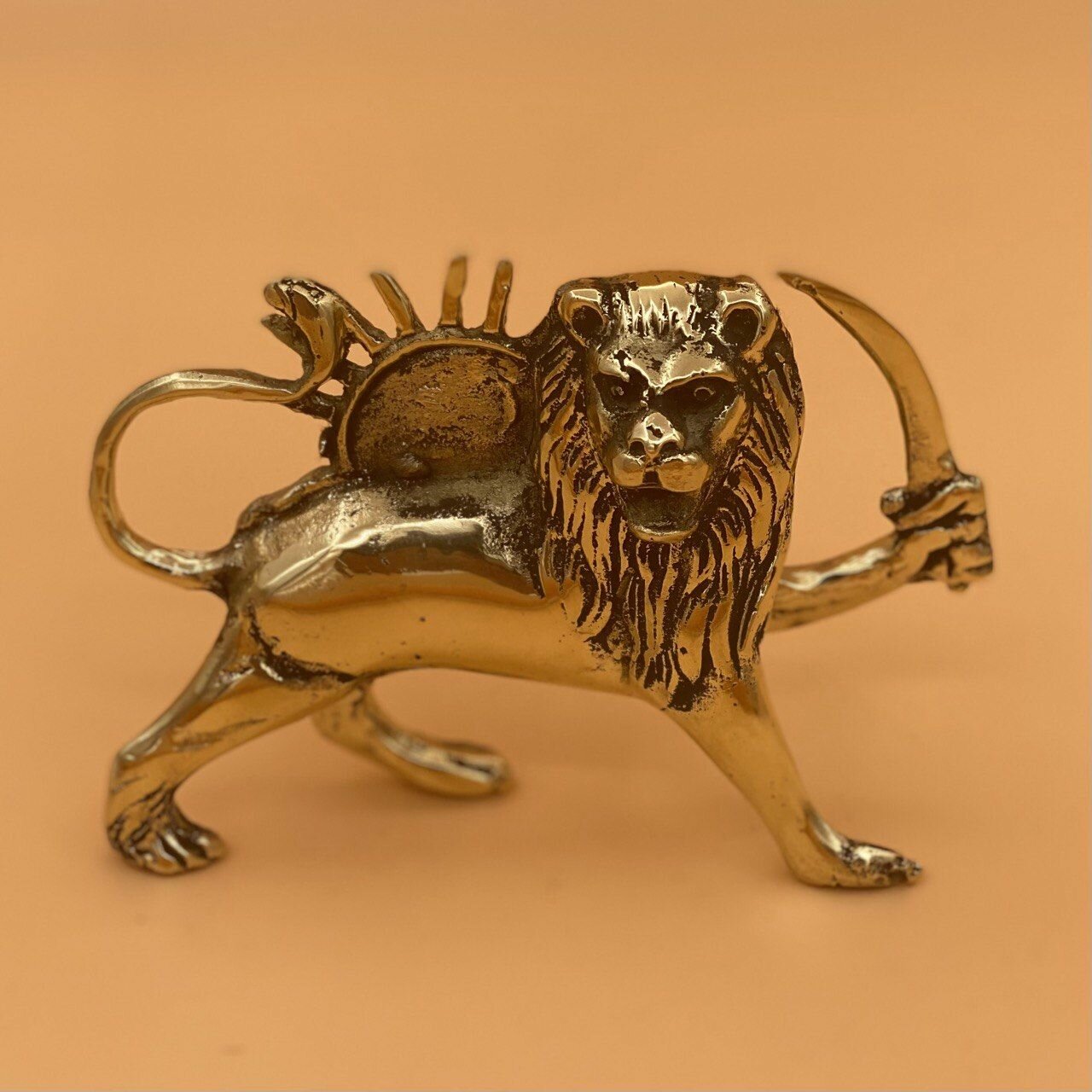 Статуэтка Персидский Базар "Лев и Солнце", ручная работа, золотистая, 14 см x 3 см x 9 см — фото 1