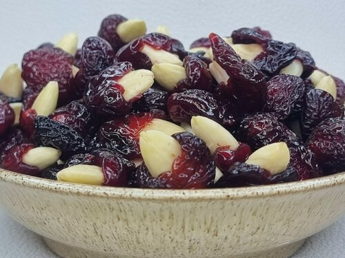 Изображение товара Красная черешня с миндалем сушеная