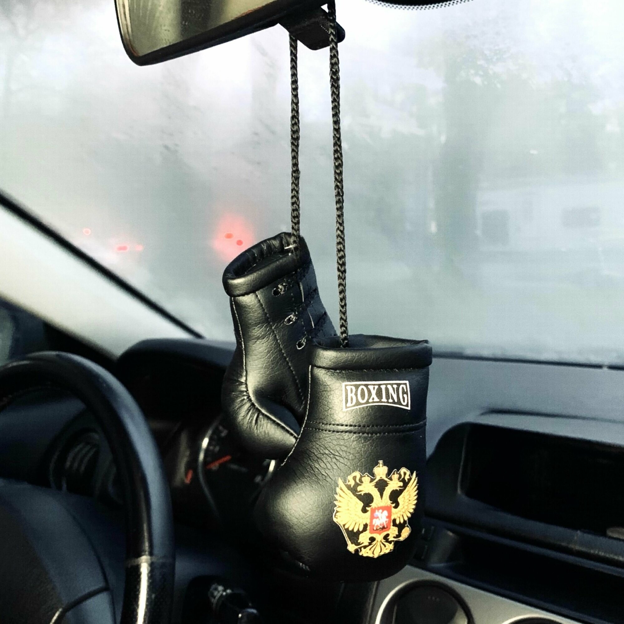 Сувенирные боксерские перчатки с Гербом/Брелок перчатки/Подвеска на зеркало автомобиля