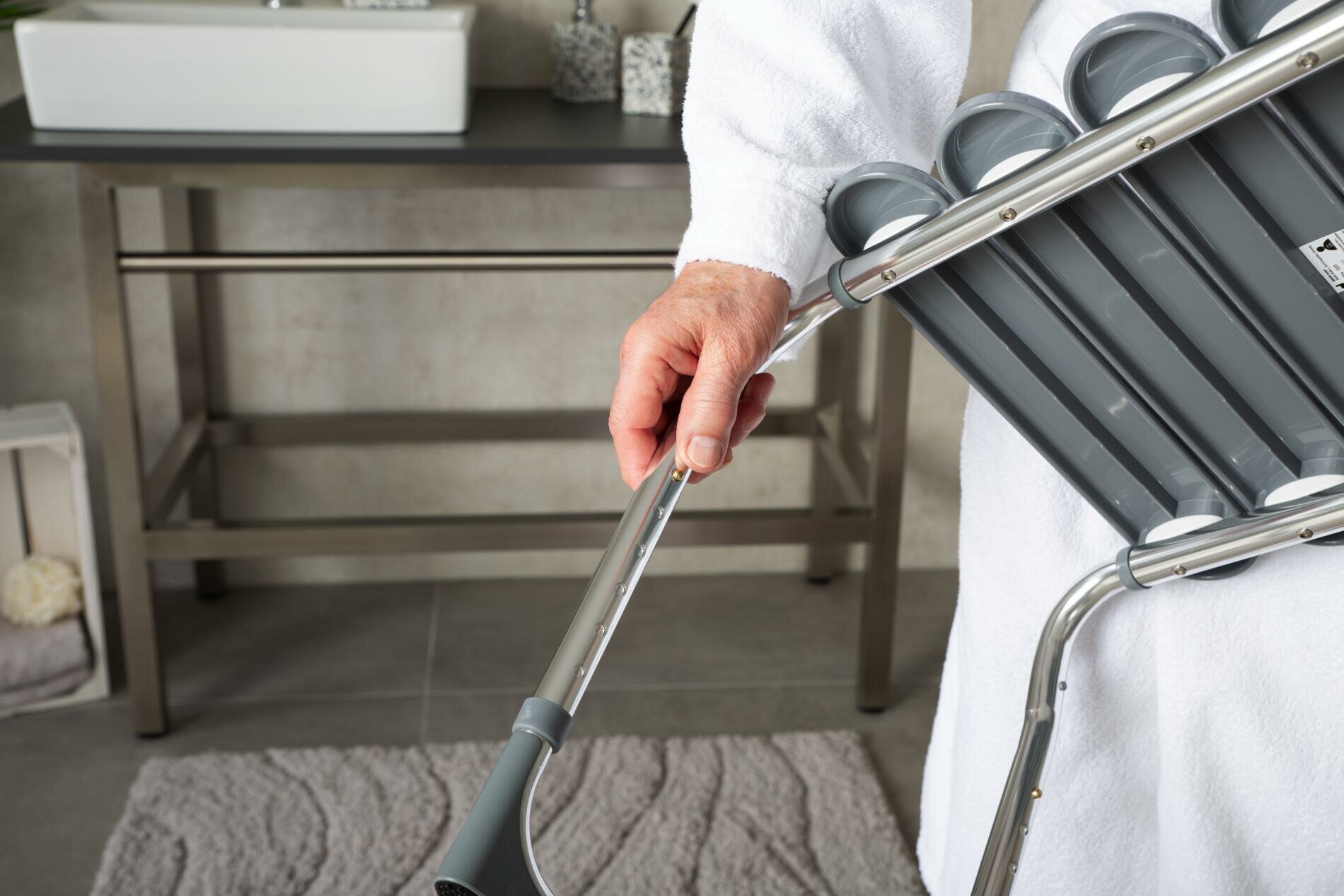 Табурет для ванной комнаты с регулируемой высотой RIDDER Pro чёрный - фото №4