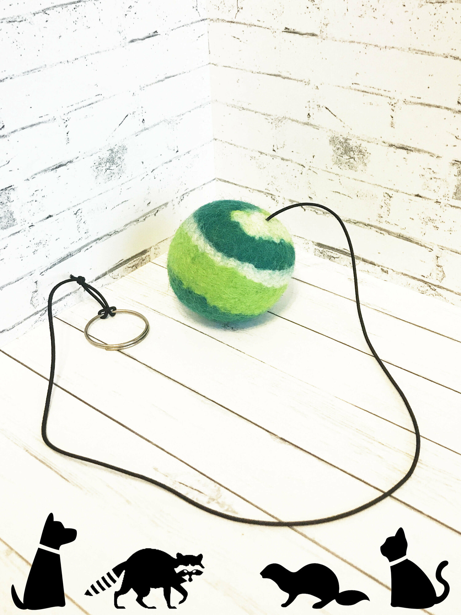 Мяч-когтеточка на резинке для кошек и собак из шерсти Wool Зеленый Луг 6 см LIVEZOO
